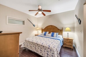 1 chambre, fer et planche à repasser, accès Internet, draps fournis