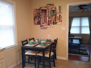 Dining - Cozy Home w/Wifi, Netflix, Smart TV, Near Airport (Forest Park)