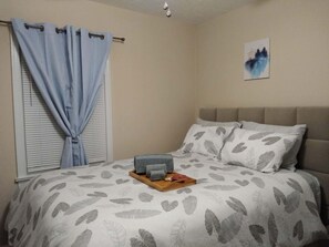 2 bedrooms, iron/ironing board, WiFi, bed sheets