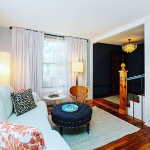 Smart TV, fireplace, books, offices