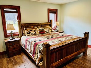 4 bedrooms, iron/ironing board, travel cot, WiFi - Wooded cabin in the Laurel Highlands with beautiful yard and native trout stream (Champion)