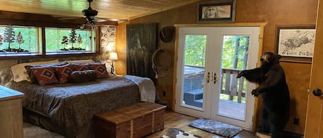 6 bedrooms, desk, iron/ironing board, free WiFi