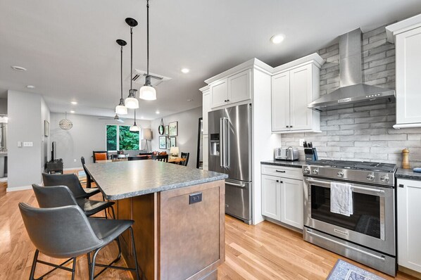 Fridge, microwave, oven, stovetop - Downtown Oasis – Rooftop Terrace, Elevator & Sauna Access (Asheville)