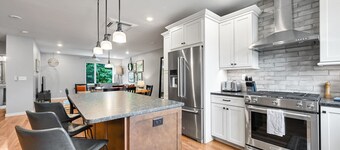 Downtown Oasis – Rooftop Terrace, Elevator & Sauna Access