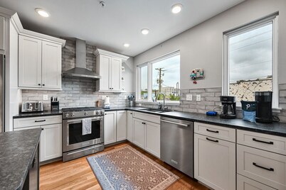 Downtown Oasis – Rooftop Terrace, Elevator & Sauna Access