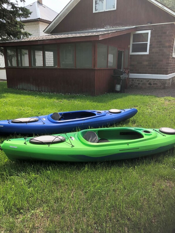 Two kayaks on a grassy lawn in front of a house. - Close to Hurley, Trail access, near The Gile Flowage with Central Air & King Bed (Montreal)