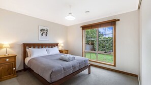 4 bedrooms, iron/ironing board, free WiFi, bed sheets