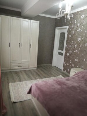 1 bedroom, desk, iron/ironing board, free WiFi