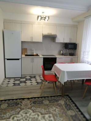 Fridge, microwave, electric kettle, cookware/dishes/utensils