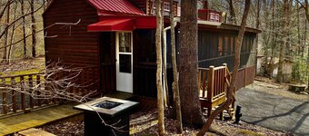 "Porch and Pine" nicht so winziges kleines Blockhaus