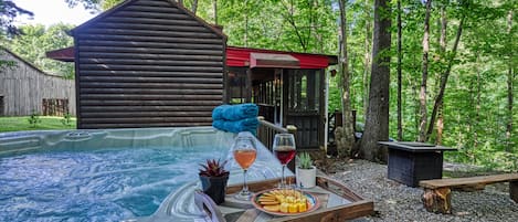 Outdoor spa tub