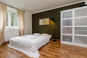 1 bedroom, desk, iron/ironing board, WiFi