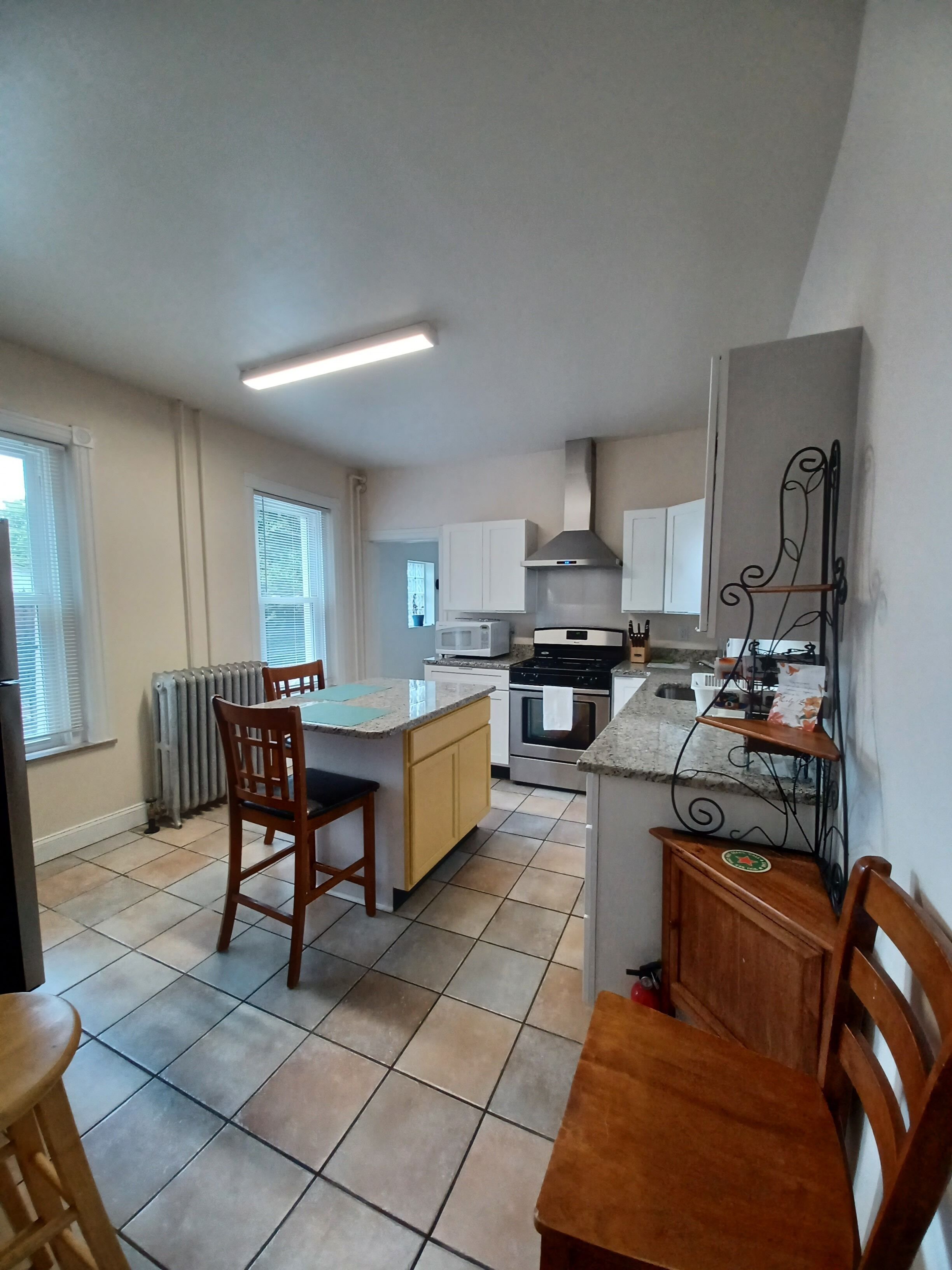 Kylskåp, mikrovågsugn, ugn och spishäll