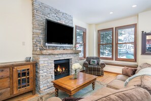 Smart TV, fireplace, DVD player