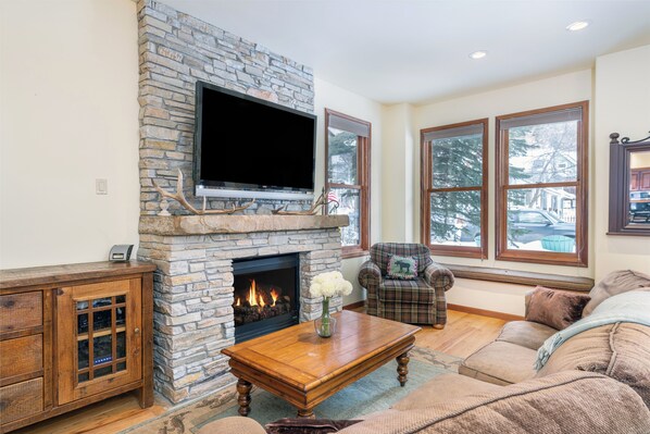 Älytelevisio, takka, DVD-soitin