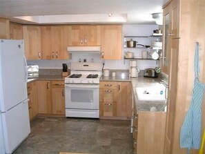 冰箱、微波炉、烤箱、炉灶