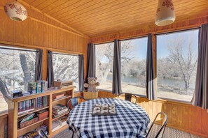 Dining - ‘Cottonwood Cabin’ w/ Private On-Site Fly Fishing! (Blanco)