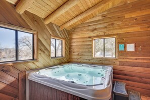Interior - ‘Cottonwood Cabin’ w/ Private On-Site Fly Fishing! (Blanco)