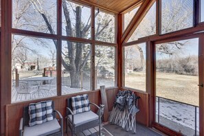 Interior - ‘Cottonwood Cabin’ w/ Private On-Site Fly Fishing! (Blanco)