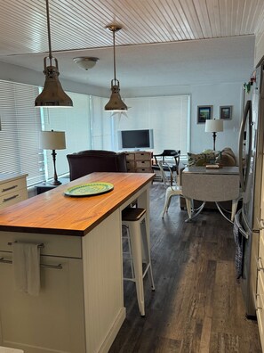 Interior - Charming updated house with lake view in Clear Lake. (Clear Lake)