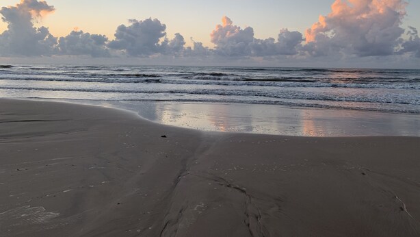 A beach with waves and a clear sky. - Beachfront Home with Outstanding Beach Views; Quick Walk to Ocean. (Matagorda)