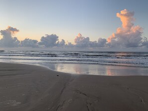 A beach with waves and a clear sky. - Beachfront Home with Outstanding Beach Views; Quick Walk to Ocean. (Matagorda)
