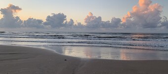 Beachfront Home with Outstanding Beach Views; Quick Walk to Ocean.