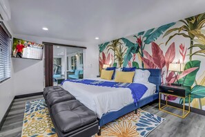 6 bedrooms, iron/ironing board, WiFi, bed sheets