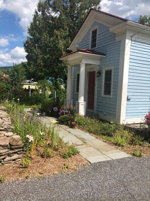 Exterior - Greek Revival cottage (North Blenheim)