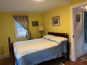 2 bedrooms, iron/ironing board, free WiFi, bed sheets - Greek Revival cottage (North Blenheim)
