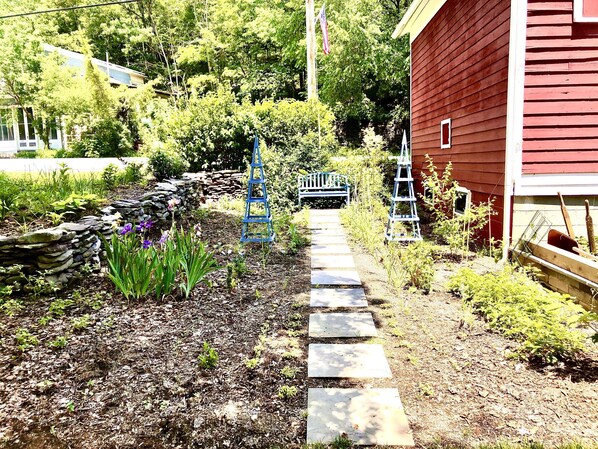 Property grounds - Greek Revival cottage (North Blenheim)