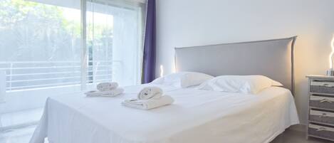 2 chambres, fer et planche à repasser, Wi-Fi, draps fournis