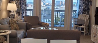 OCEAN & SOUND VIEW! CHRISTMAS DECOR! SPECIALS! COMPLIMENTARY AMENITIES! 