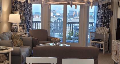 OCEAN & SOUND VIEW! CHRISTMAS DECOR! SPECIALS! COMPLIMENTARY AMENITIES!