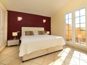 4 chambres, fer et planche à repasser, Wi-Fi