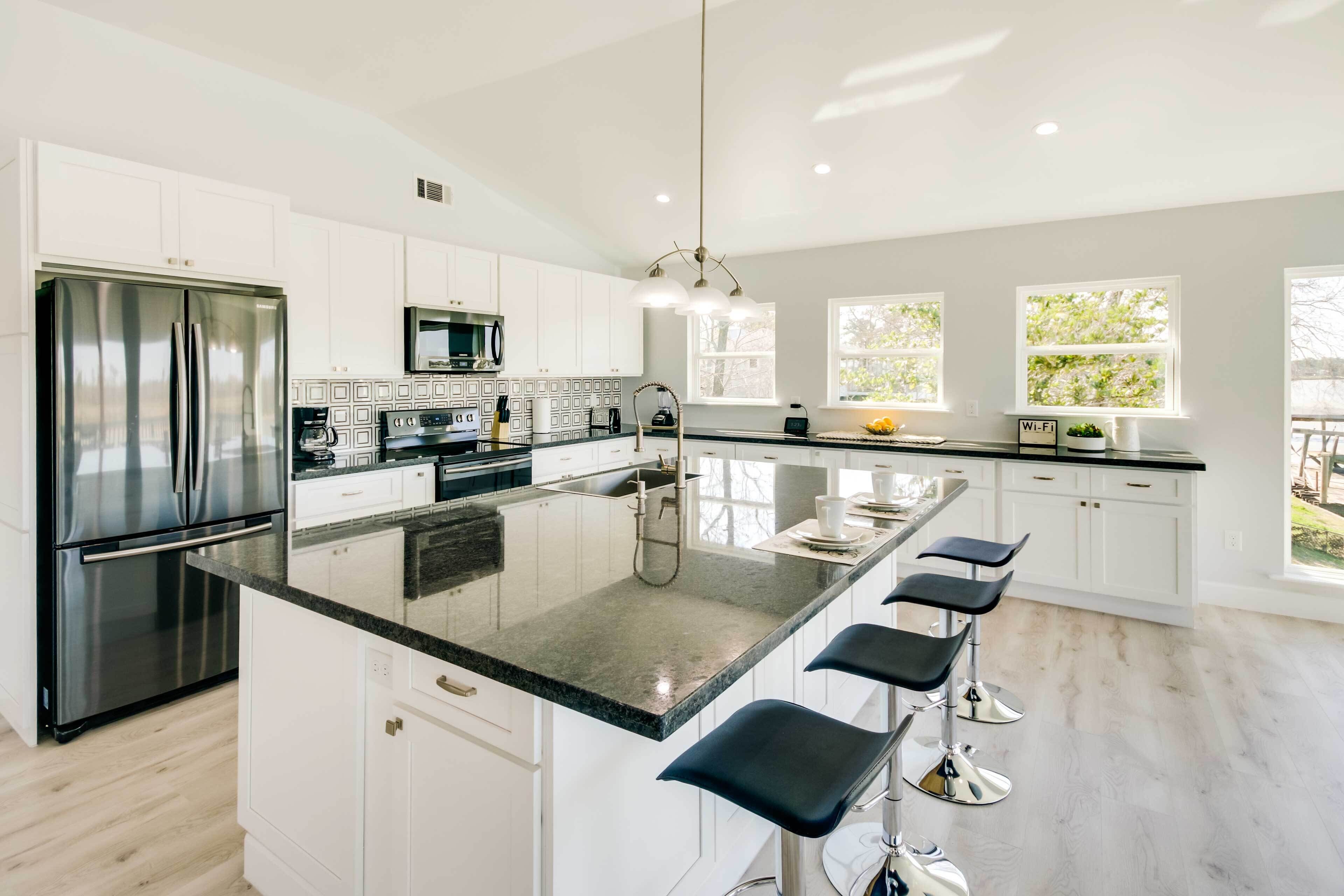 Fridge, microwave, stovetop, dishwasher