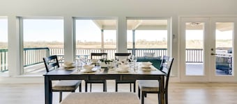 Spacious San Jacinto River Home w/ Waterfront Deck