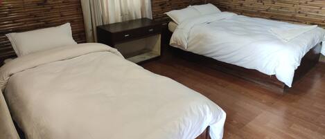 Chambre Deluxe Double ou avec lits jumeaux | Bureau, Wi-Fi gratuit