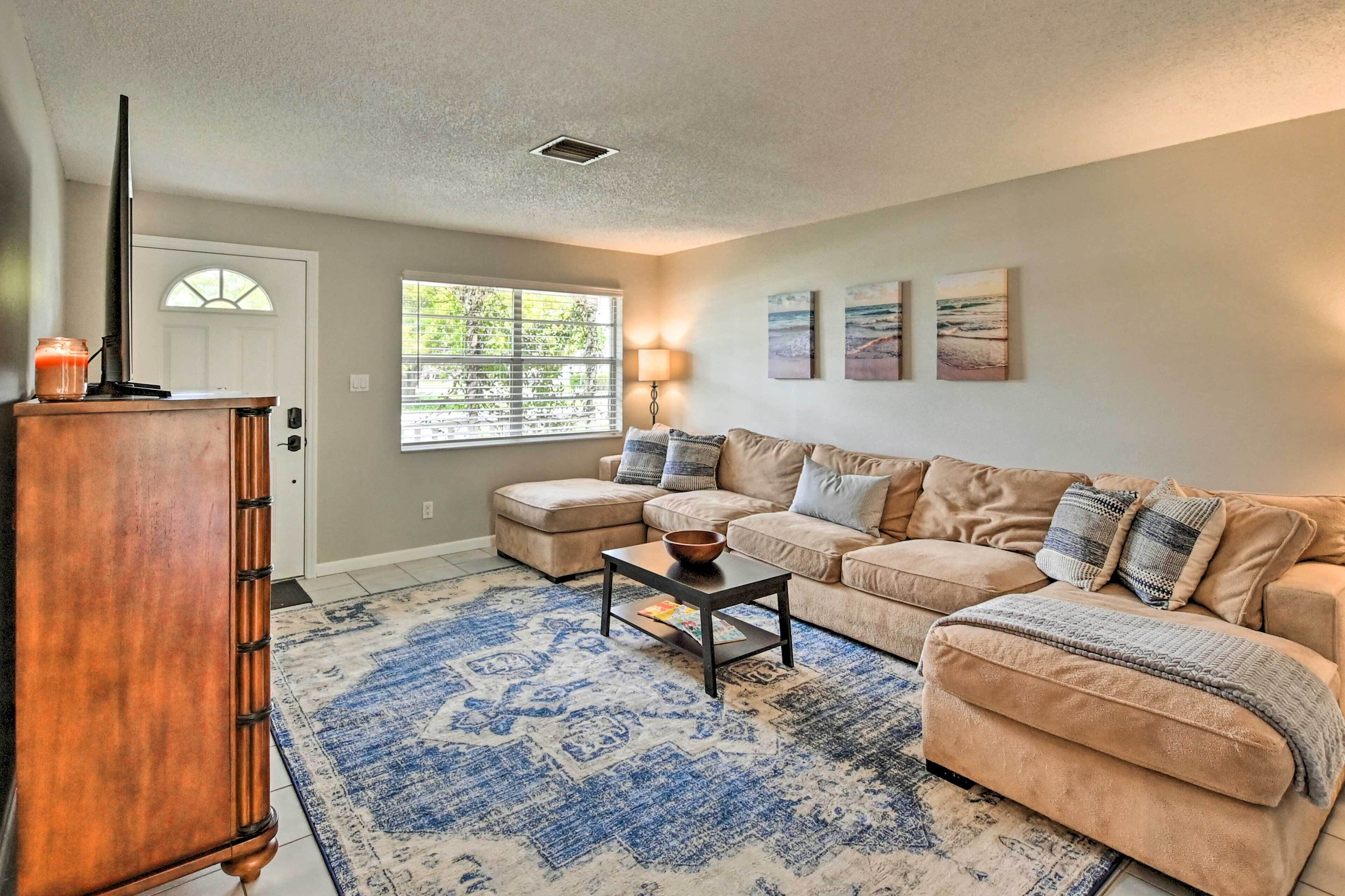 Family-Friendly Home ~ 4 Mi to Naples Beach & Pier