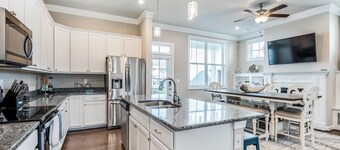 4BR Family Getaway • 2 Living Rooms • Sleeps 8