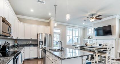 4BR Family Getaway • 2 Living Rooms • Sleeps 8