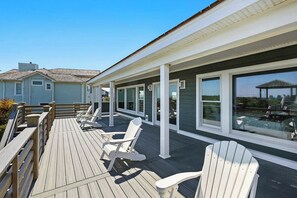 Terrace/patio - Ocean Hideaway | Oceanfront | Community Pool (Nags Head)