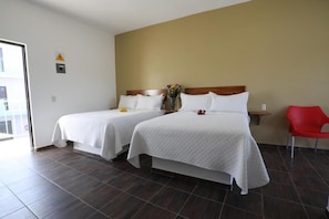 Pillowtop beds, free WiFi, wheelchair access - Hotel Del Mar (Barra de Navidad)