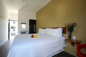 Dobbeltrom – basic | Senger med overmadrass, wi-fi (inkludert) og rullestolvennlig