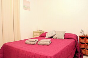 2 bedrooms, iron/ironing board, bed sheets