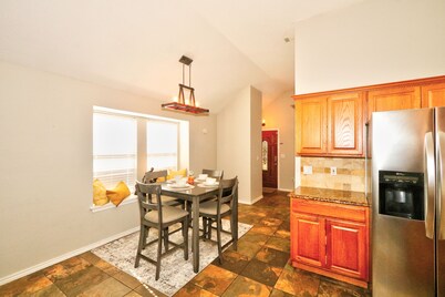 🌿 Urban Comfort in Plano downtown 2BR House with Yard & Exclusive Parking Spots