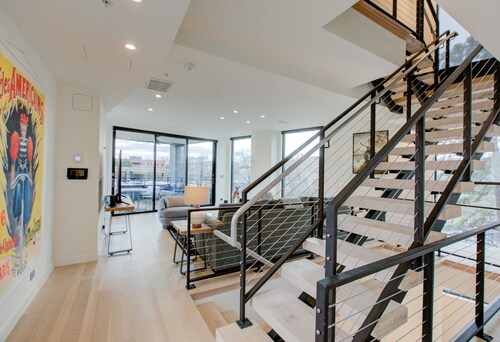 Water Street Condo | Moderni keskusta Retreat