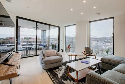 Downtown C'ville Luxury w/ Rooftop + Common House