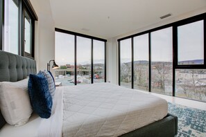 3 sovrum, skrivbord, strykjärn/strykbräda och wi-fi