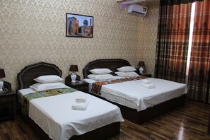 Deluxe Triple Room | In-room safe, blackout drapes, iron/ironing board, free WiFi - SHARQ PLAZA (Bukhara)